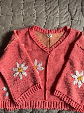 Coral Daisy Knit V-Neck Sweater - Brand: POL